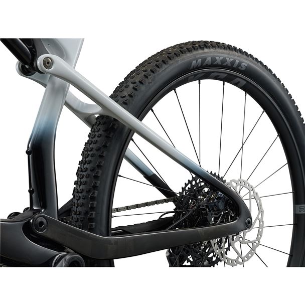 Pique X Advanced SL 2 M White/Carbon