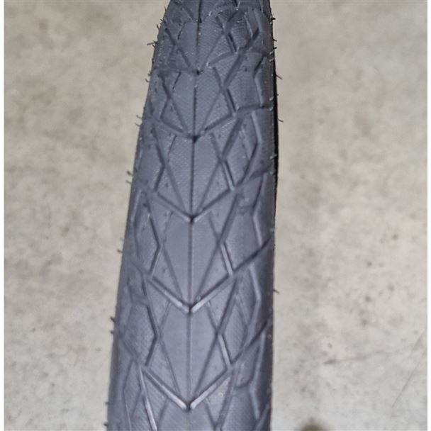 GIANT ARX 16 TIRE