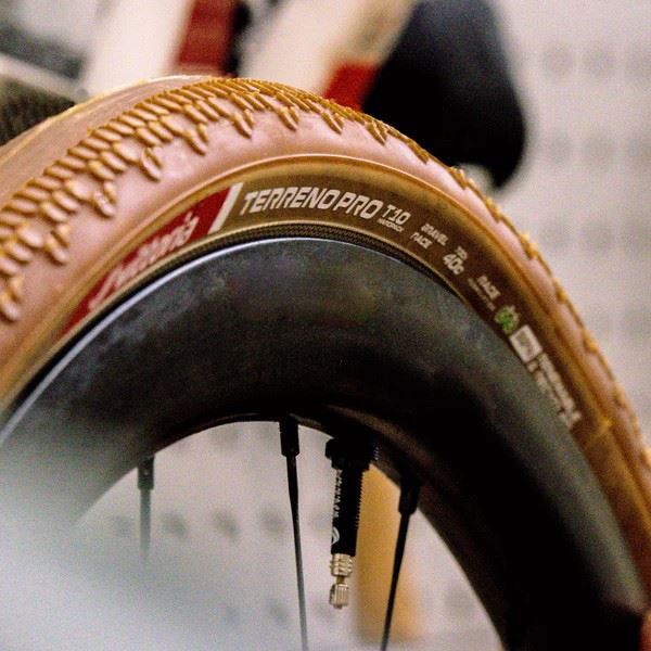 VITTORIA Terreno Pro T10 Hardpack 45-622 Gravel Race Natural brown