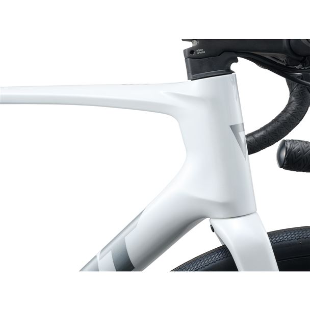 Defy Advanced 2 M Pearl White