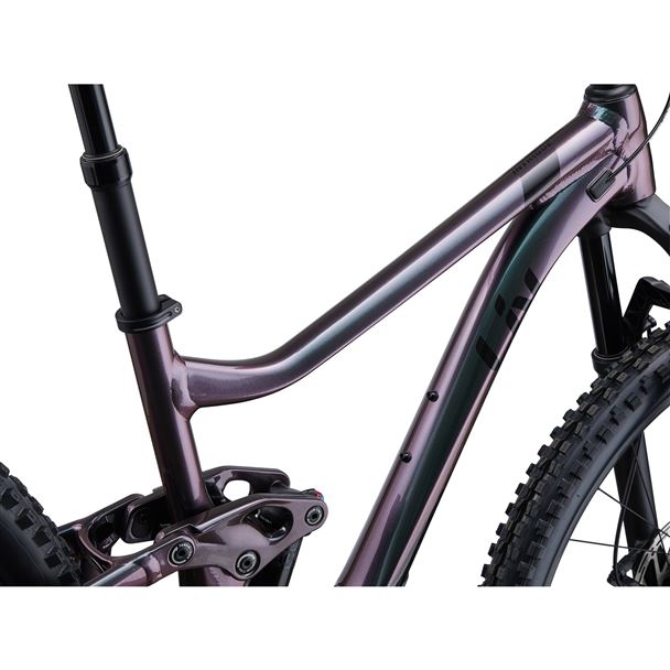 Intrigue 29 2 S  Dark Iridescent  M23