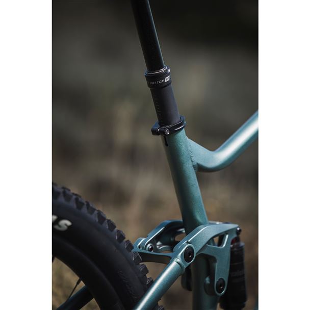 GIANT CONTACT SWITCH AT SEATPOST 424